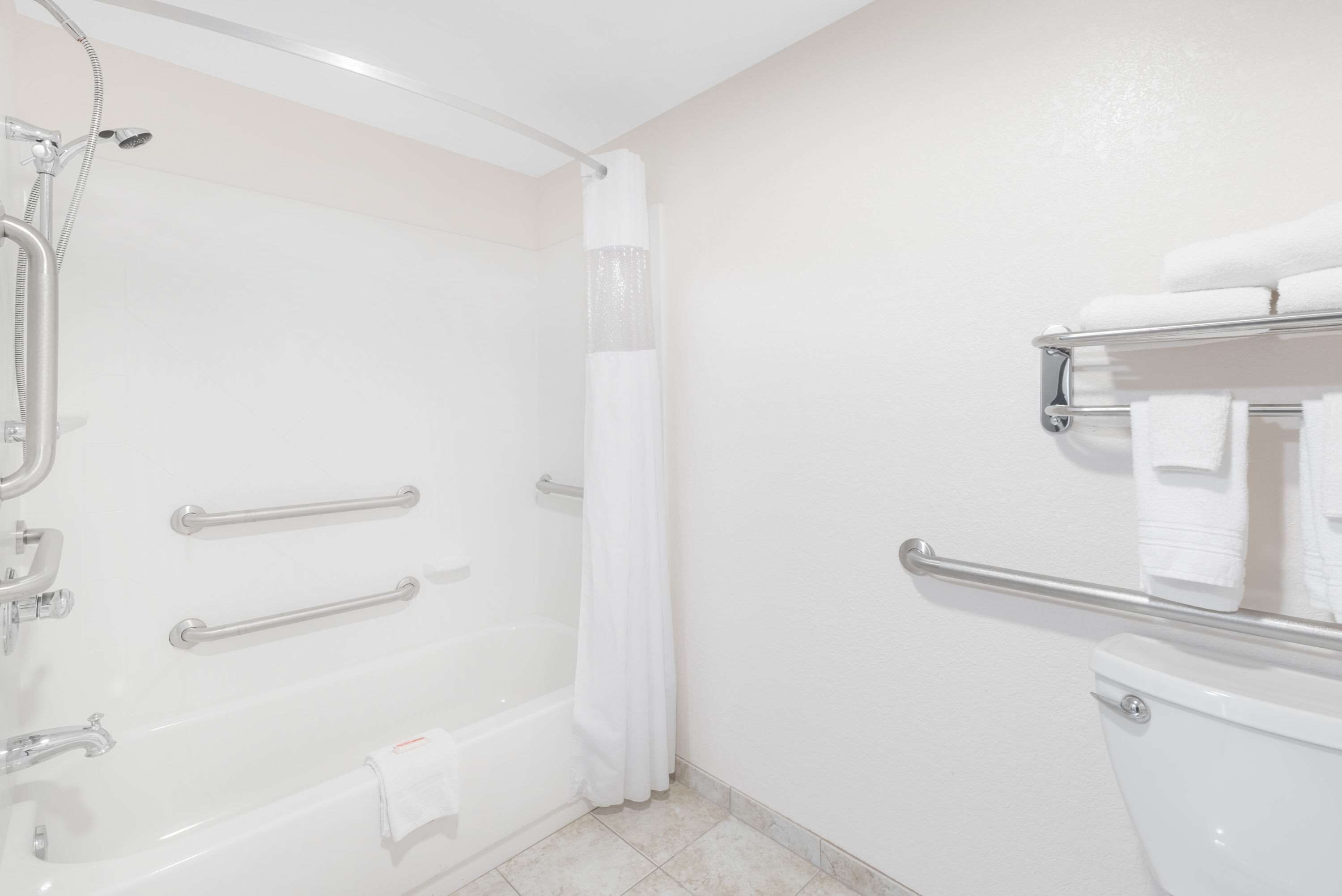 combined shower/bathtub, free toiletries, hair dryer, towels