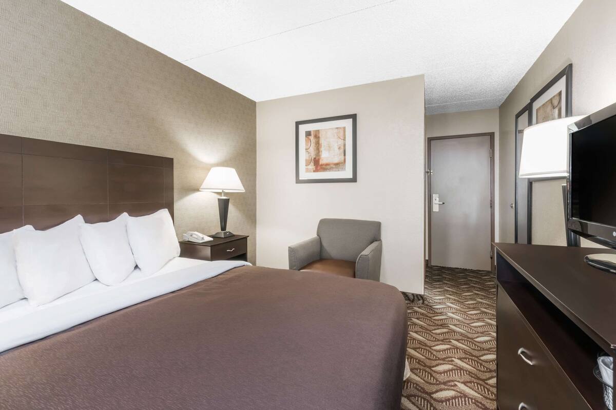 In-room safe, iron/ironing board, free WiFi, bed sheets