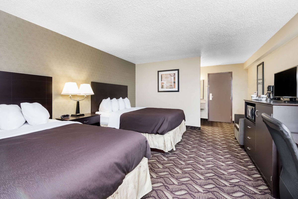 In-room safe, iron/ironing board, free WiFi, bed sheets