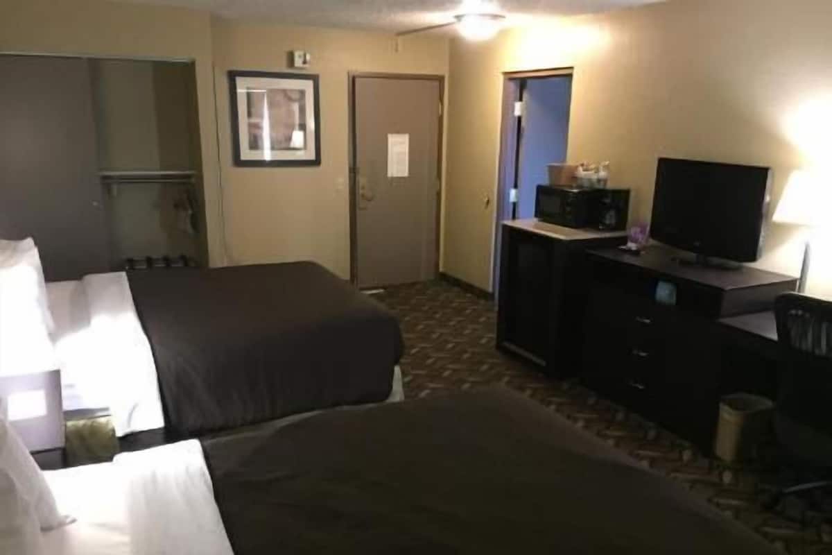 In-room safe, iron/ironing board, free WiFi, bed sheets