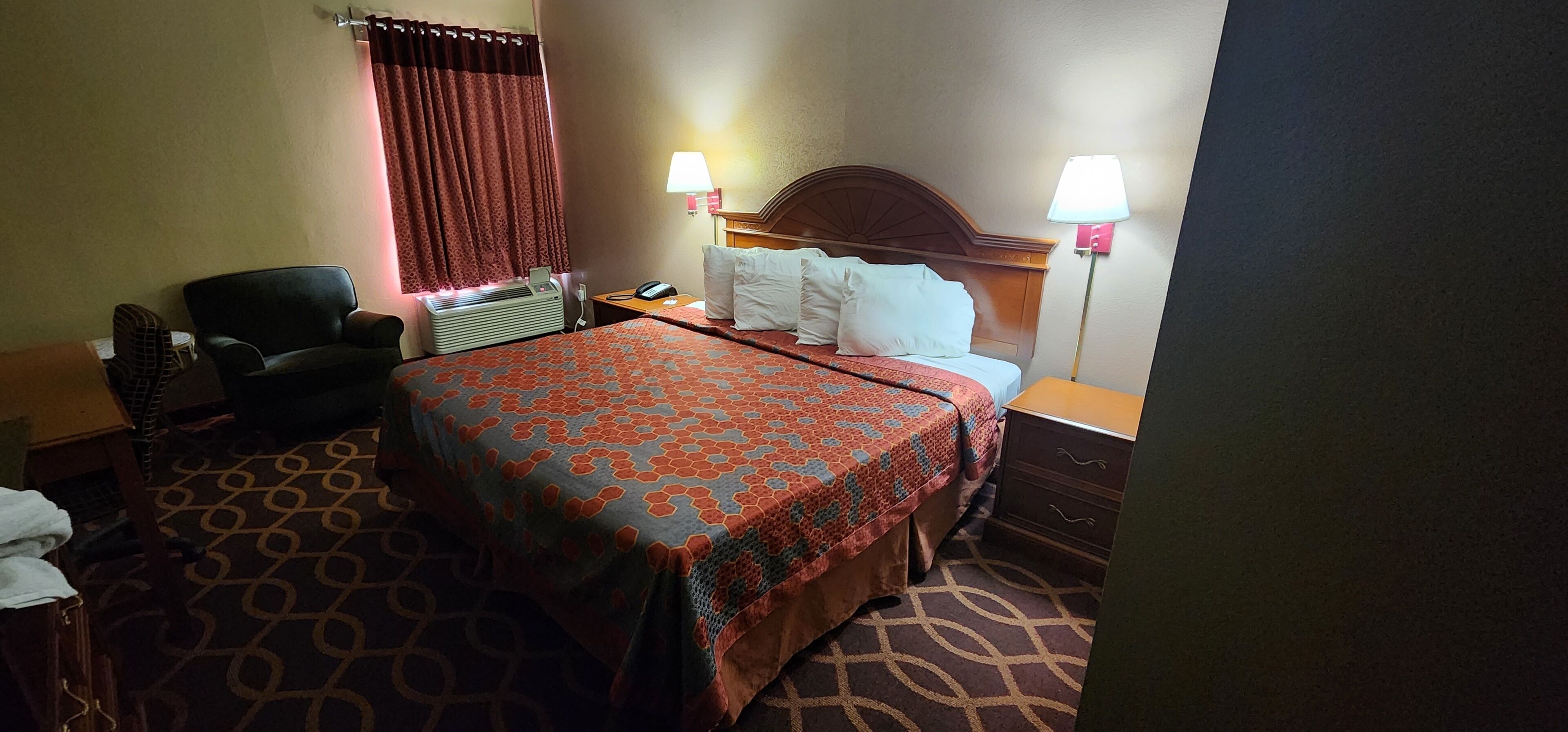 Basic Single Room | Desk, iron/ironing board, Internet, bed sheets