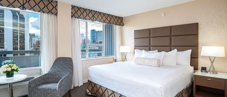 Standard Room, 1 King Bed, Non Smoking, Balcony | 1 bedroom, hypo-allergenic bedding, in-room safe, desk