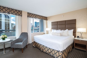 Standard Room, 1 King Bed, Non Smoking, Balcony | 1 bedroom, hypo-allergenic bedding, in-room safe, desk at Best Western Premier Chateau Granville Hotel & Suites & Conf. Centre