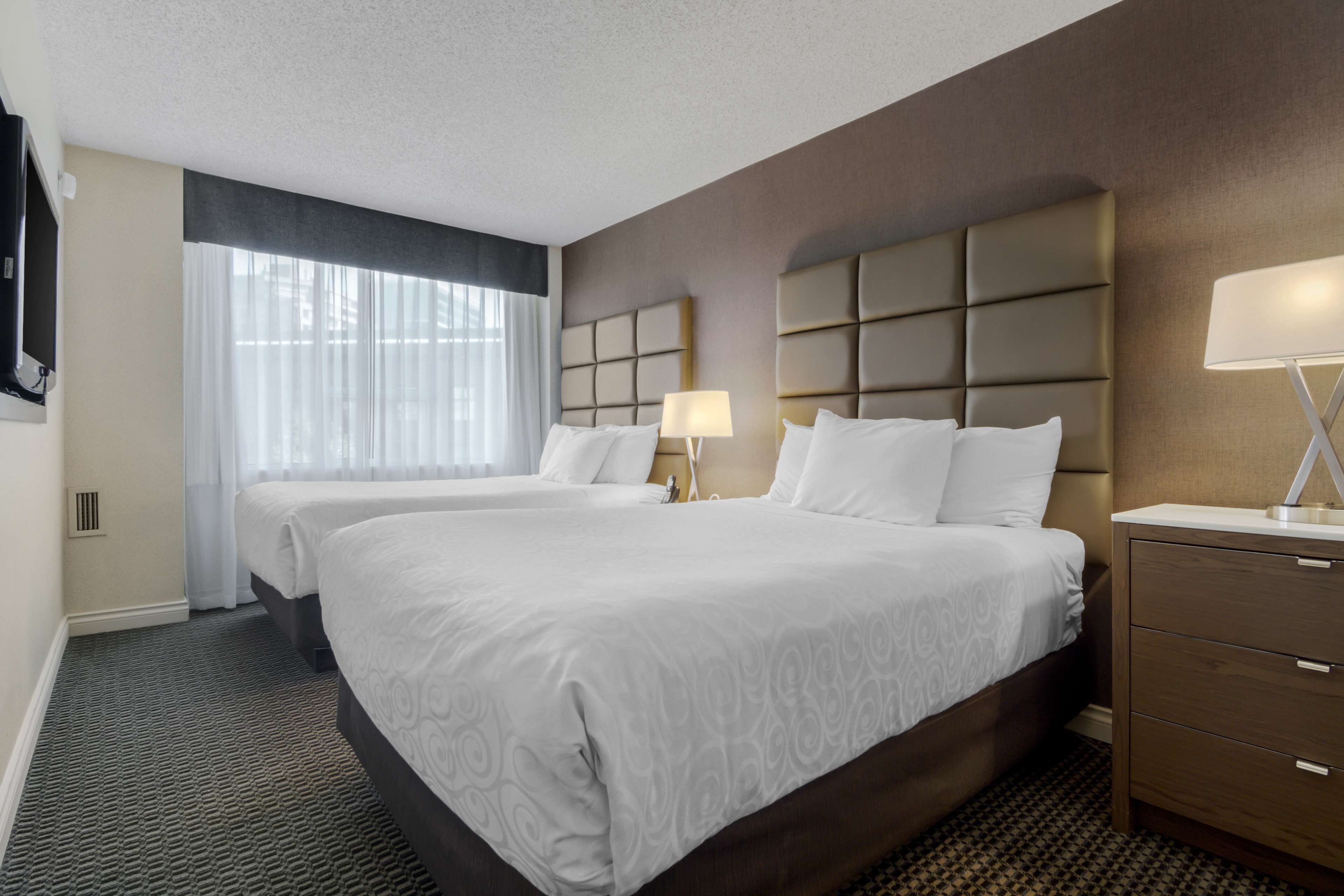 hypo-allergenic bedding, in-room safe, desk, laptop workspace