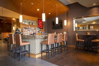 Lounge at Best Western Premier Chateau Granville Hotel & Suites & Conf. Centre