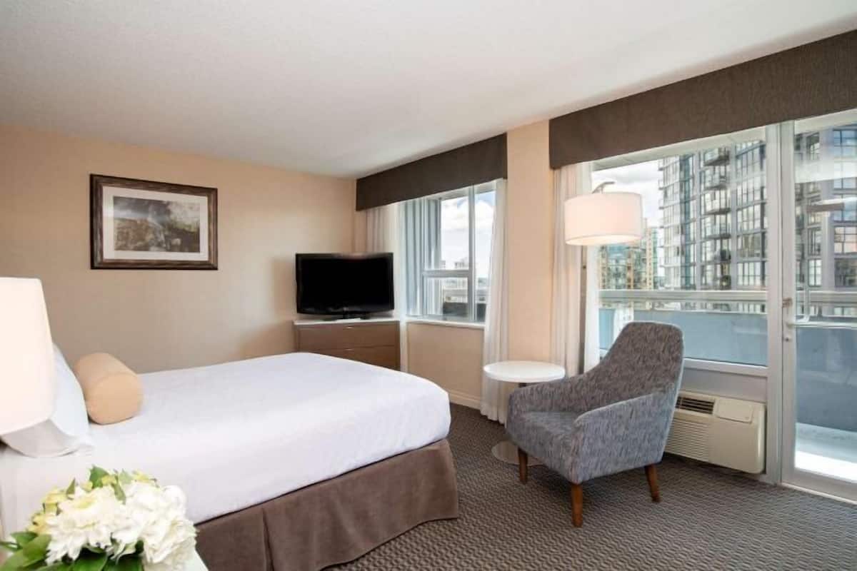 1 bedroom, hypo-allergenic bedding, in-room safe, desk
