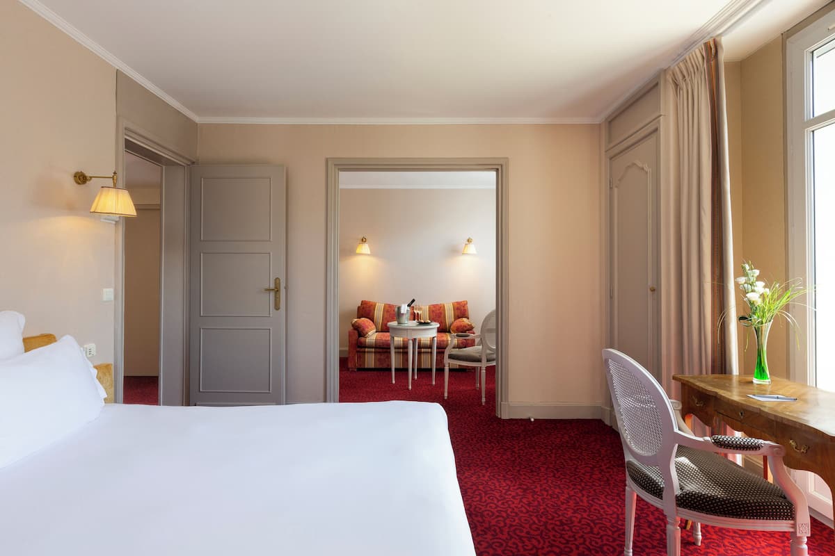 1 bedroom, premium bedding, in-room safe, desk