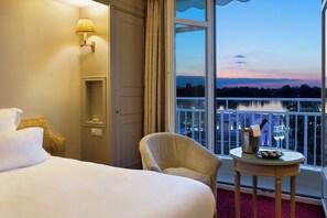 Executive Room, Lakeside | 1 bedroom, premium bedding, in-room safe, desk