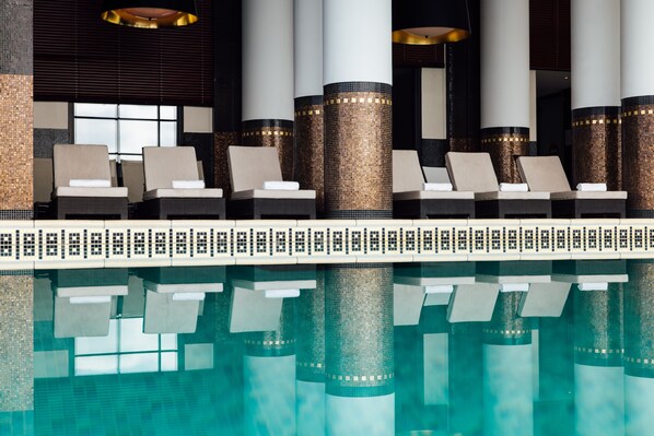 Indoor pool, pool loungers