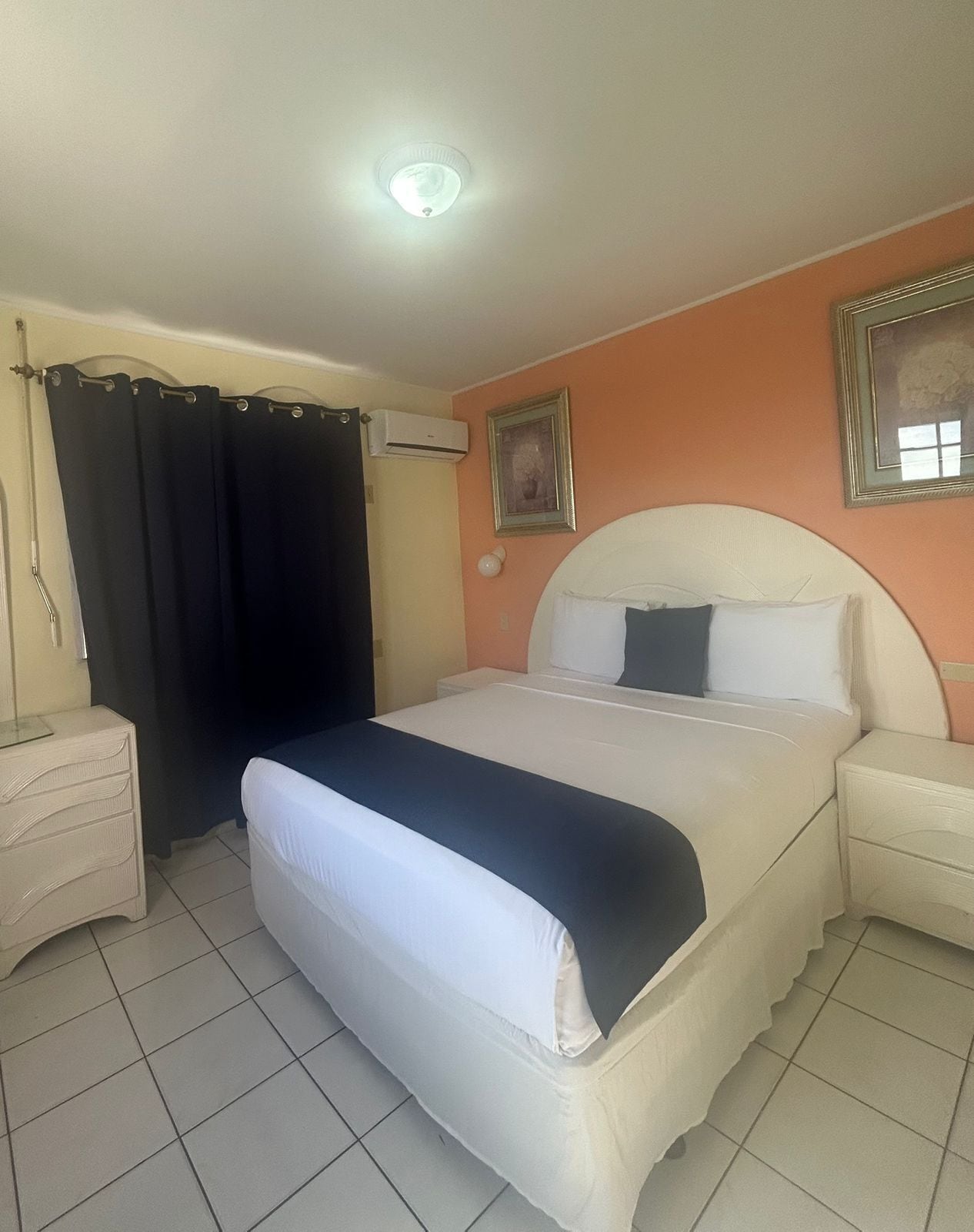 Habitación estándar, 1 cama de matrimonio, vistas a la ciudad | Caja fuerte, escritorio, espacio para trabajar con un portátil