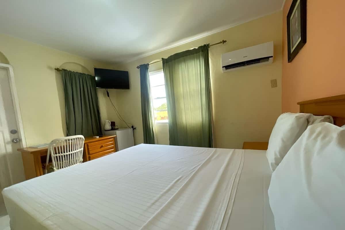 In-room safe, desk, laptop workspace, soundproofing