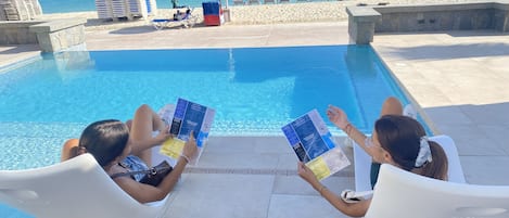 Piscine extérieure, tentes de plage, parasols de plage