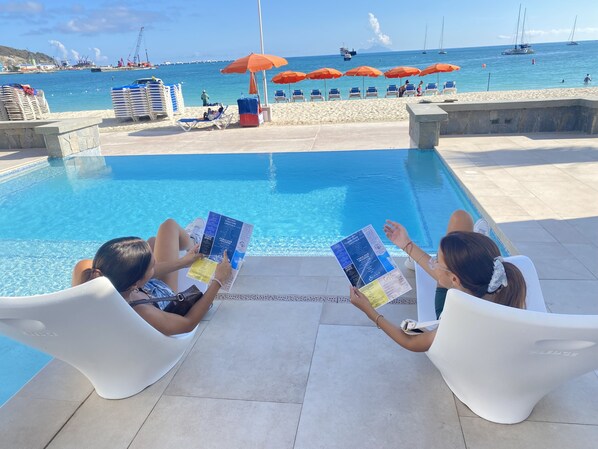 Piscine extérieure, cabanas (supplément), parasols