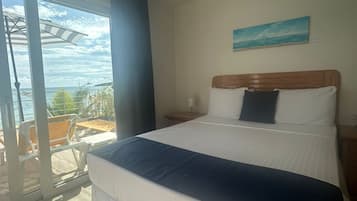 Studio Suite, 1 Queen Bed, Balcony, Sea View | In-room safe, desk, laptop workspace, soundproofing