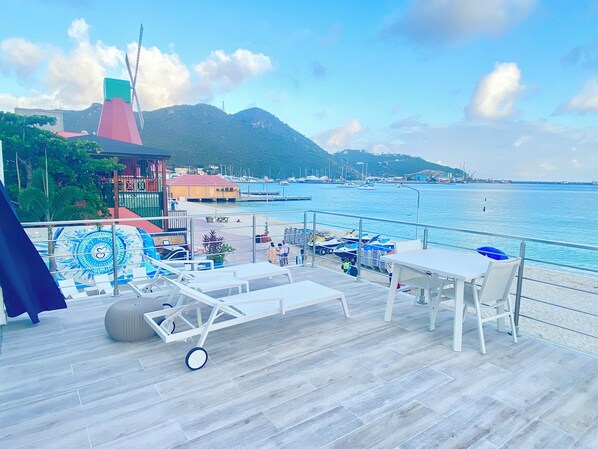 Suite Studio, 1 grand lit, balcon, vue mer | Vue sur la plage/l’océan