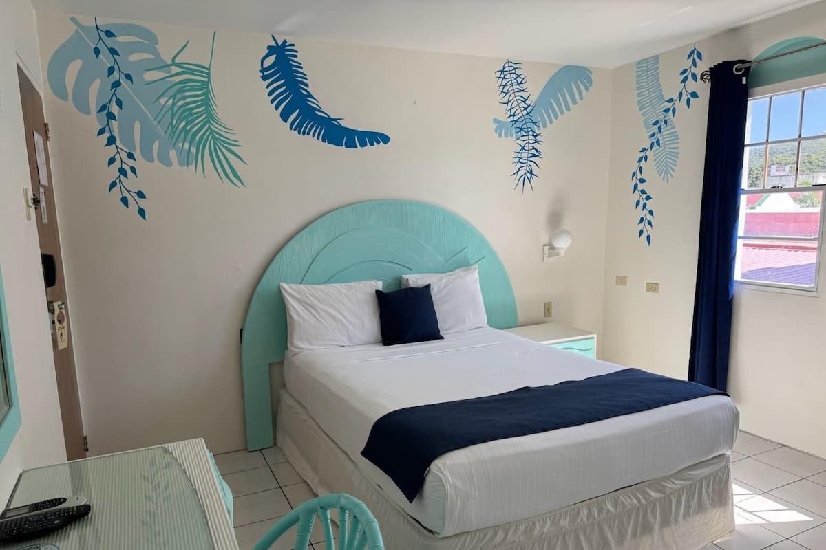 Caja de seguridad en la habitación y escritorio