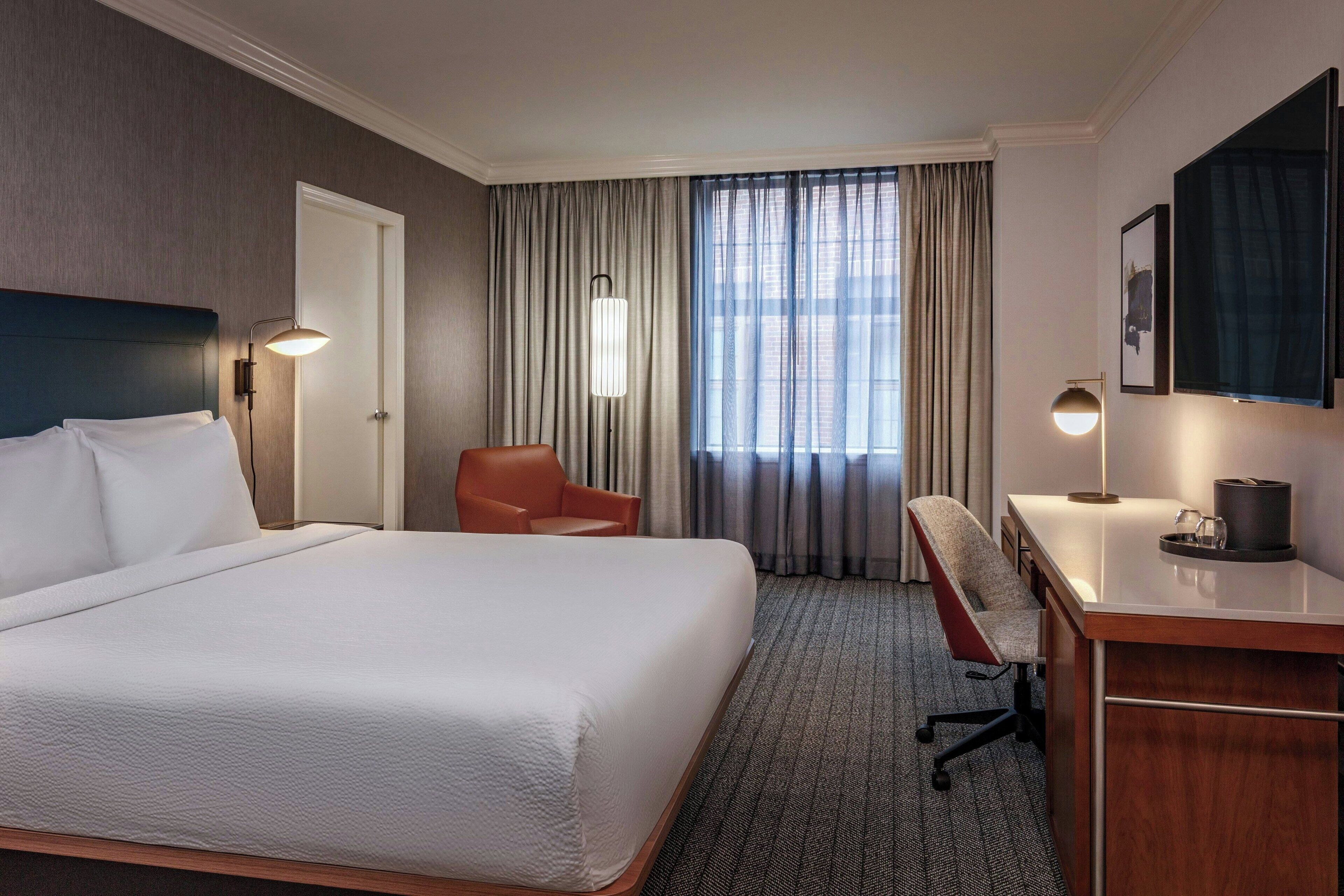 Suite, 1 Bedroom (High Floor) | 1 bedroom, premium bedding, in-room safe, desk