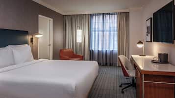 Suite, 1 Bedroom (High Floor) | 1 bedroom, premium bedding, in-room safe, desk