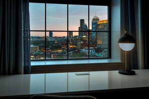 A room with a large window, a desk, and a lamp. - Courtyard by Marriott Boston Downtown (Boston)