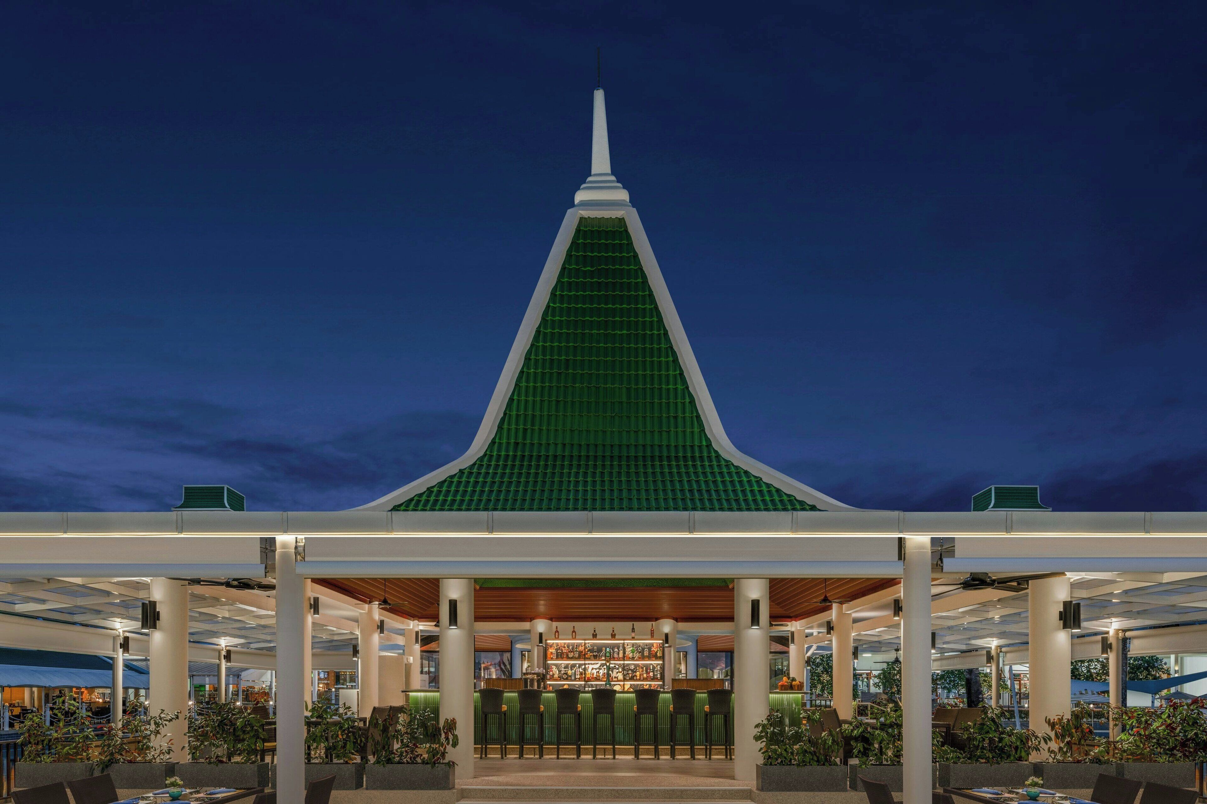 8 间餐厅，供应早餐、午餐和晚餐，意大利菜