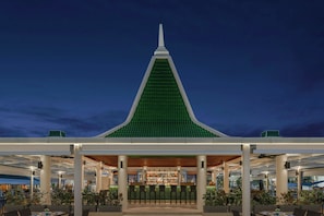 8 restaurants servant le petit déjeuner, spécialités Cuisine italienne