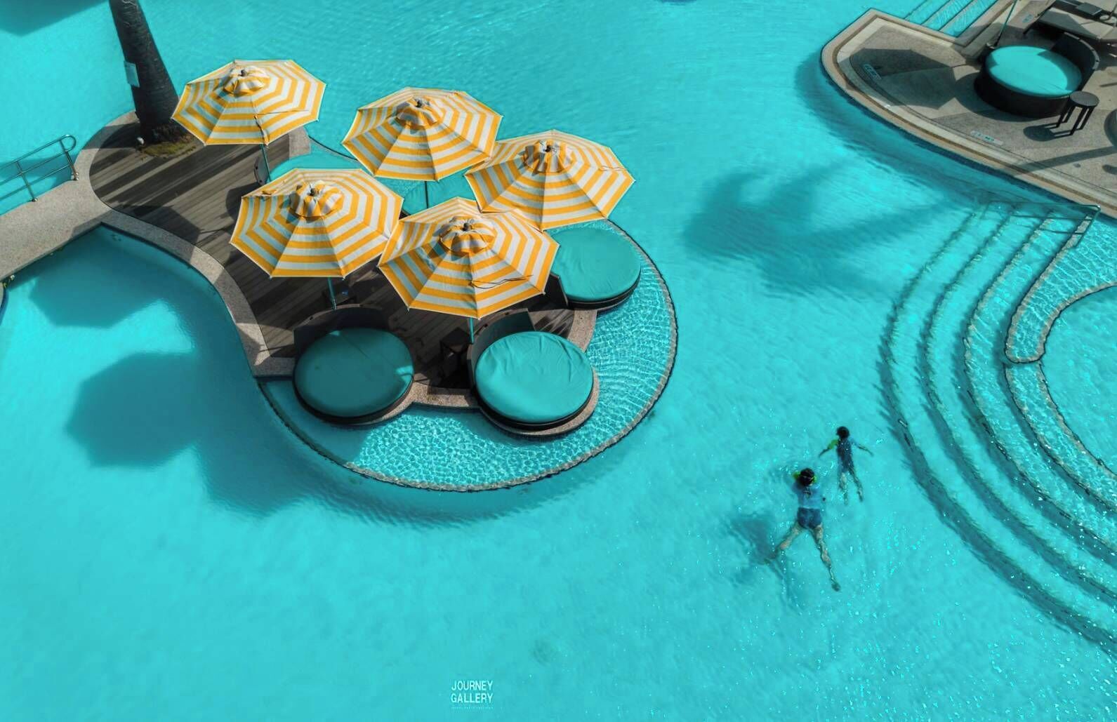 4 outdoor pools, open 7:00 AM to 7:00 PM, pool umbrellas, pool loungers