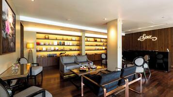 Couples treatment room(s), hot tub, body treatments, aromatherapy