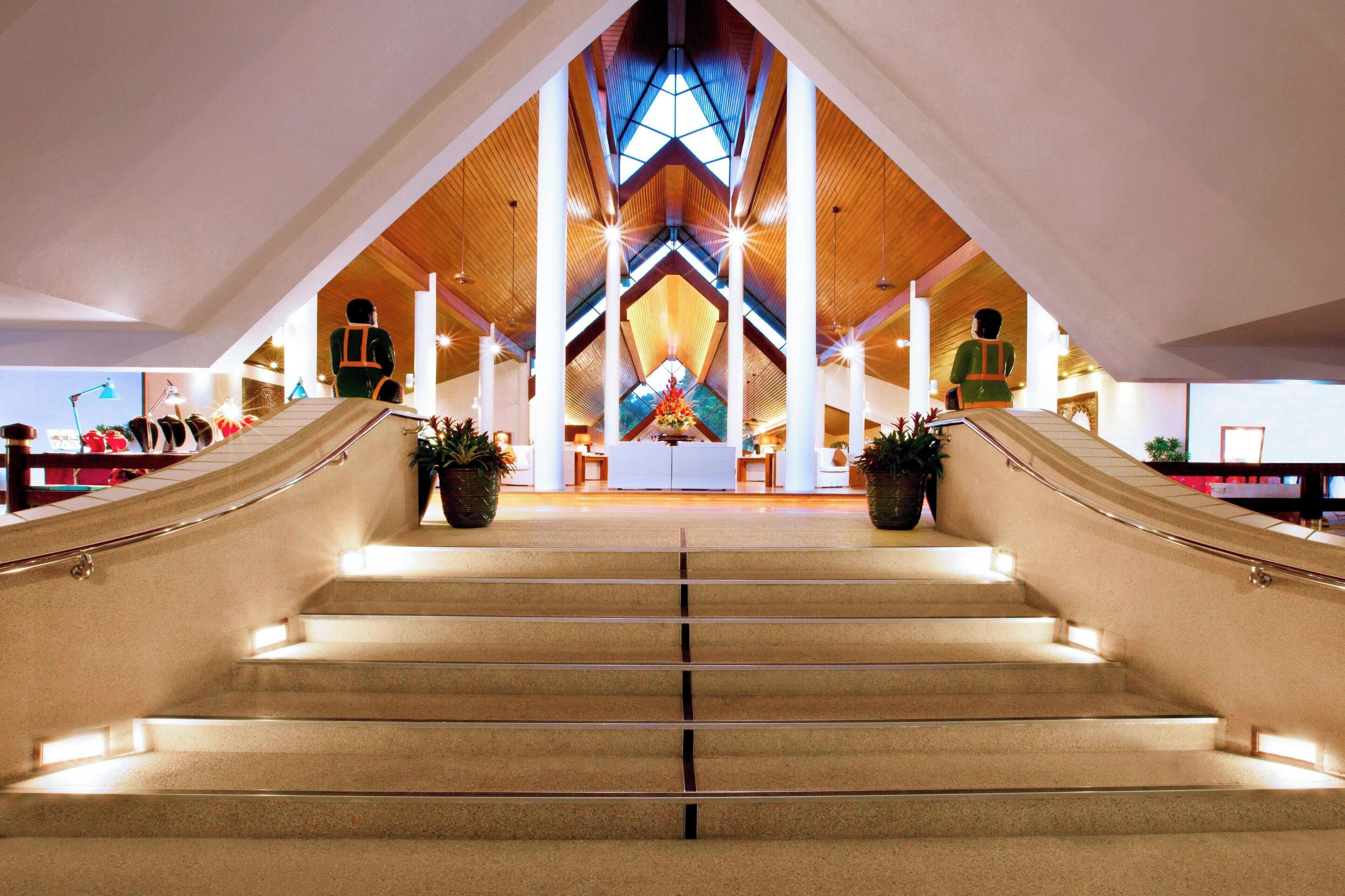 2 bars/lounges, poolside bar, beach bar