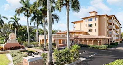 Inn of Naples, Tapestry Collection by Hilton