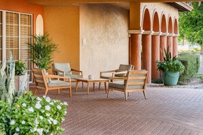 Terrace/patio - Inn of Naples, Tapestry Collection by Hilton (Naples)