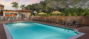 Inn of Naples, Tapestry Collection by Hilton