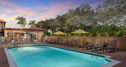 Inn of Naples, Tapestry Collection by Hilton