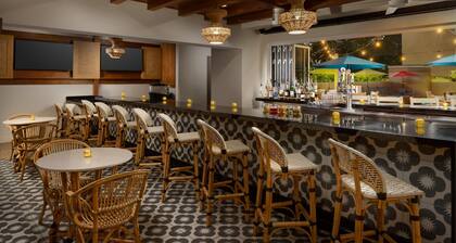 Inn of Naples, Tapestry Collection by Hilton