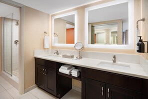 Free toiletries, hair dryer, towels, soap - Inn of Naples, Tapestry Collection by Hilton (Naples)