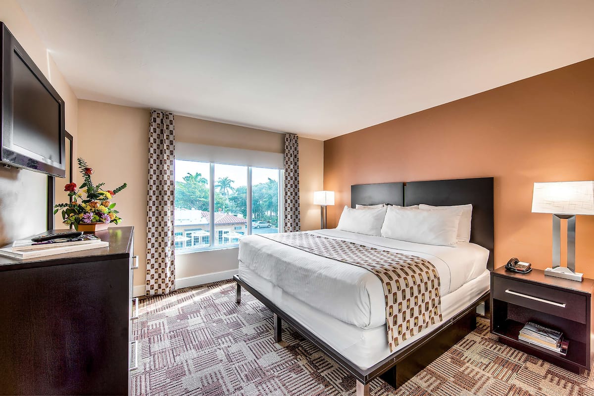 1 bedroom, in-room safe, desk, laptop workspace