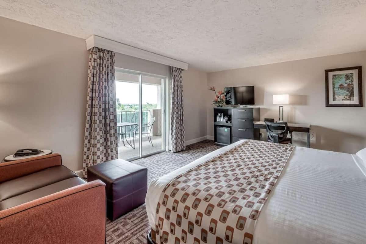 In-room safe, desk, laptop workspace, blackout drapes