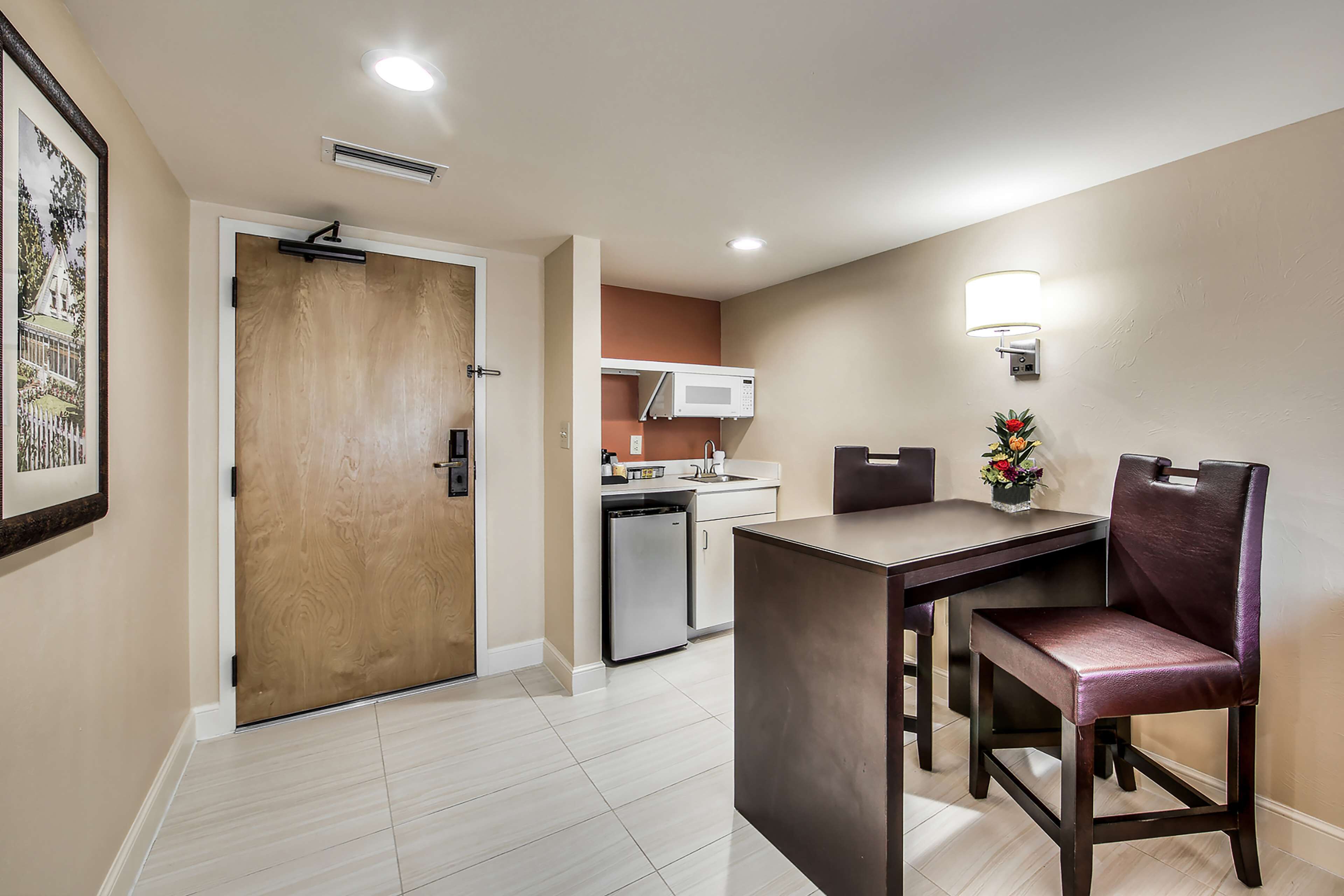 suite, 1 bedroom | private kitchen | mini-fridge, microwave, coffee/tea maker