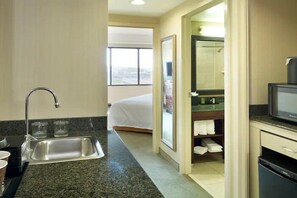 Frigorifero, microonde, macchina per tè/caffè