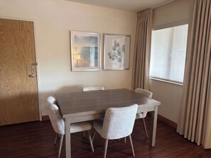 Makan di kamar