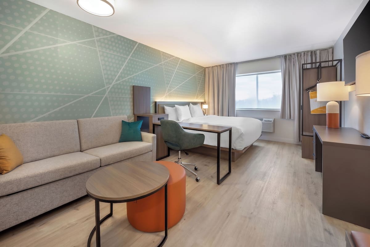 Suite, 1 King Bed with Sofa bed, Non Smoking | Desk, laptop workspace, iron/ironing board, WiFi (free)