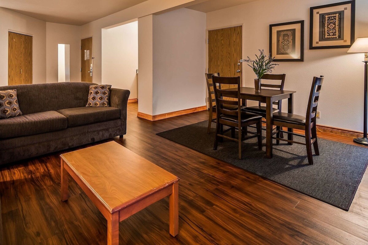 Suite, Multiple Beds, Non Smoking (Efficiency) | Living area