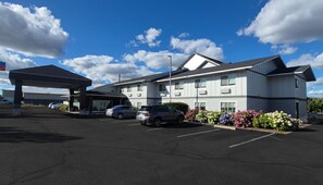 Exterior - SureStay Plus Hotel by Best Western Post Falls (Post Falls)