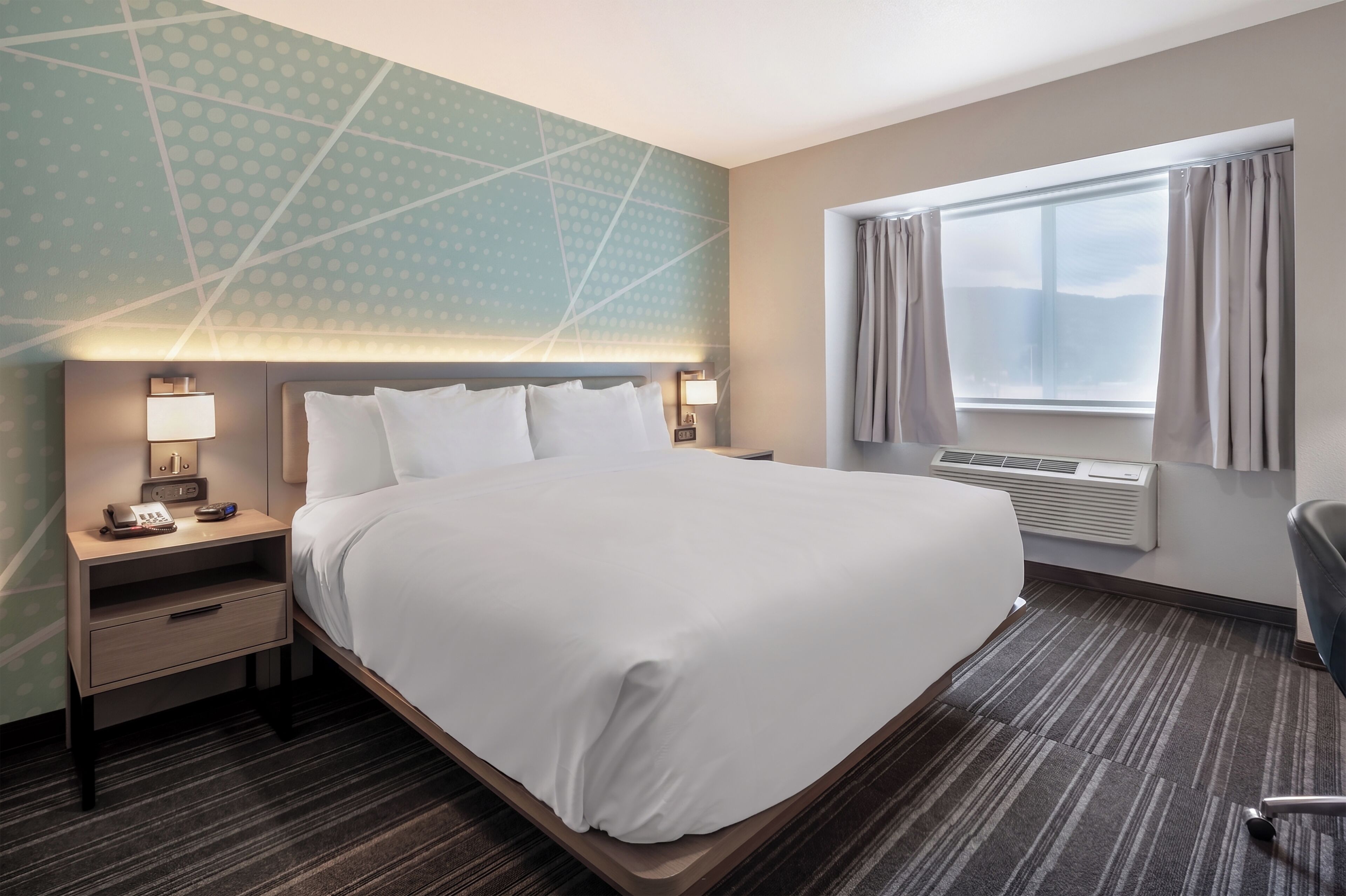 Suite, 1 Tempat Tidur King dengan tempat tidur Sofa, Bebas Asap Rokok (Efficiency) | Meja kerja, ruang kerja ramah laptop, dan setrika/meja setrika
