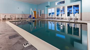 Indoor pool, sun loungers
