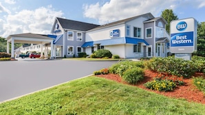 A Best Western hotel with a two-story structure, a covered parking area, and a landscaped front yard.