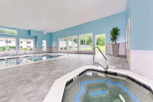 Indoor pool, sun loungers