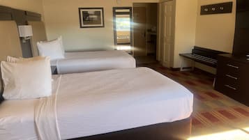 Deluxe-Doppelzimmer | Schreibtisch, Bügeleisen/Bügelbrett, kostenlose Babybetten