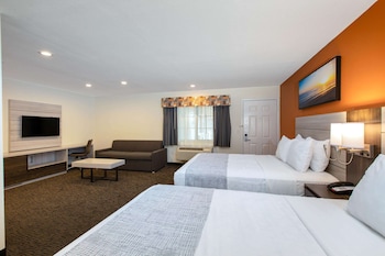 Studio Suite, 2 Queen Beds, Non Smoking | Desk, iron/ironing board, free cribs/infant beds, rollaway beds at Days Inn by Wyndham Monterey-Fishermans Wharf Aquarium