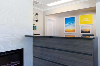Hotel entrance and lobby at Days Inn by Wyndham Monterey-Fishermans Wharf Aquarium