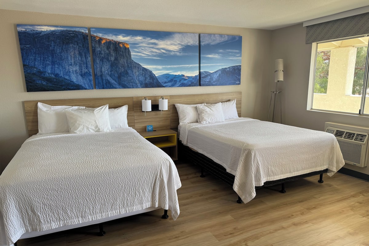 Premium-Suite, 2 Queen-Betten, Nichtraucher | Zimmersafe, Schreibtisch, laptopgeeigneter Arbeitsplatz